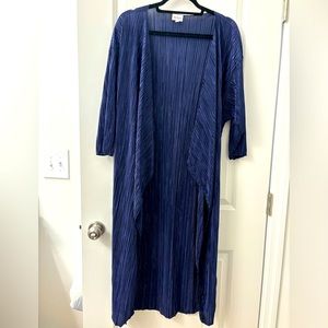 NWOT LuLaRoe Shirley, Navy